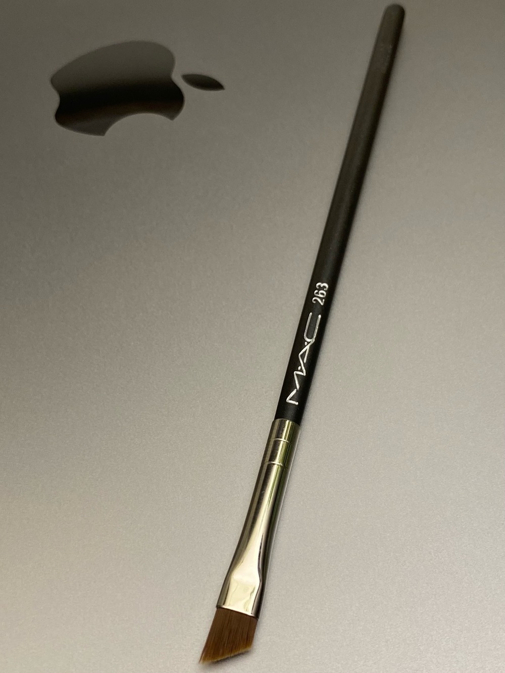 MAC 263 Small Angle Brush - Picture 6 of 6